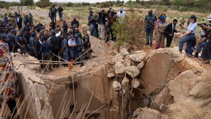 দক্ষিণ আফ্রিকায় পরিত্যক্ত স্বর্ণের খনিতে অন্তত ১০০ শ্রমিকের মৃত্যু